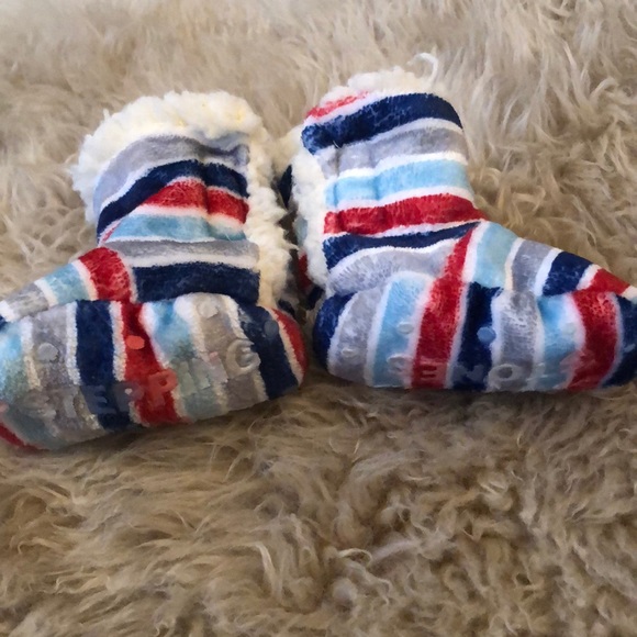 Baby booties brand new - Picture 2 of 3